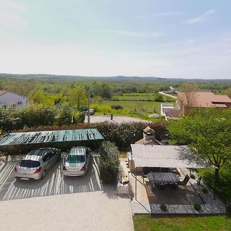 Apartman Luna Sveti Lovreč Pazenatički Zewnętrze zdjęcie