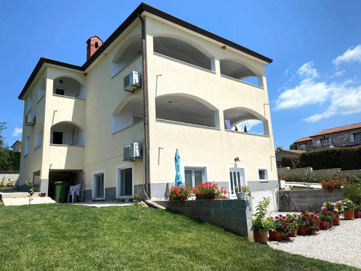Apartman Luna Sveti Lovreč Pazenatički Zewnętrze zdjęcie