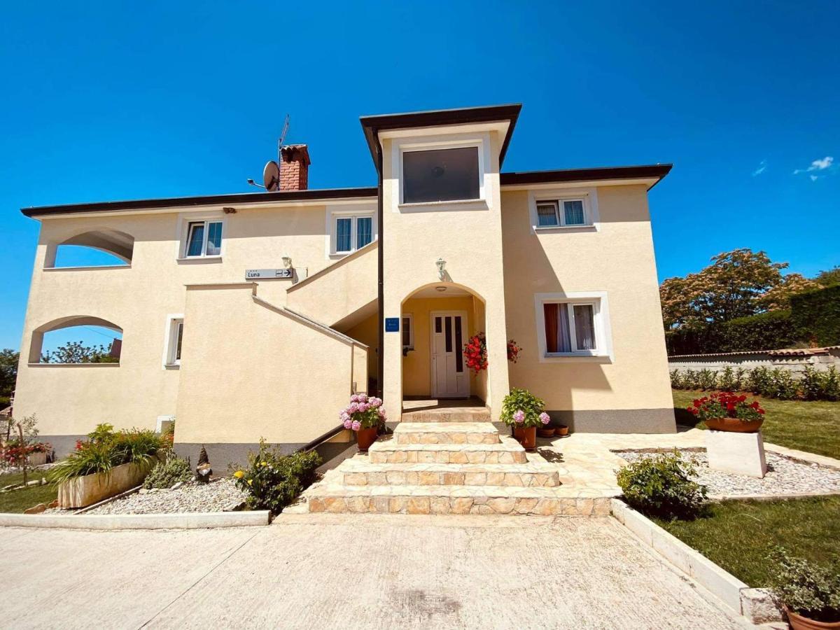 Apartman Luna Sveti Lovreč Pazenatički Zewnętrze zdjęcie
