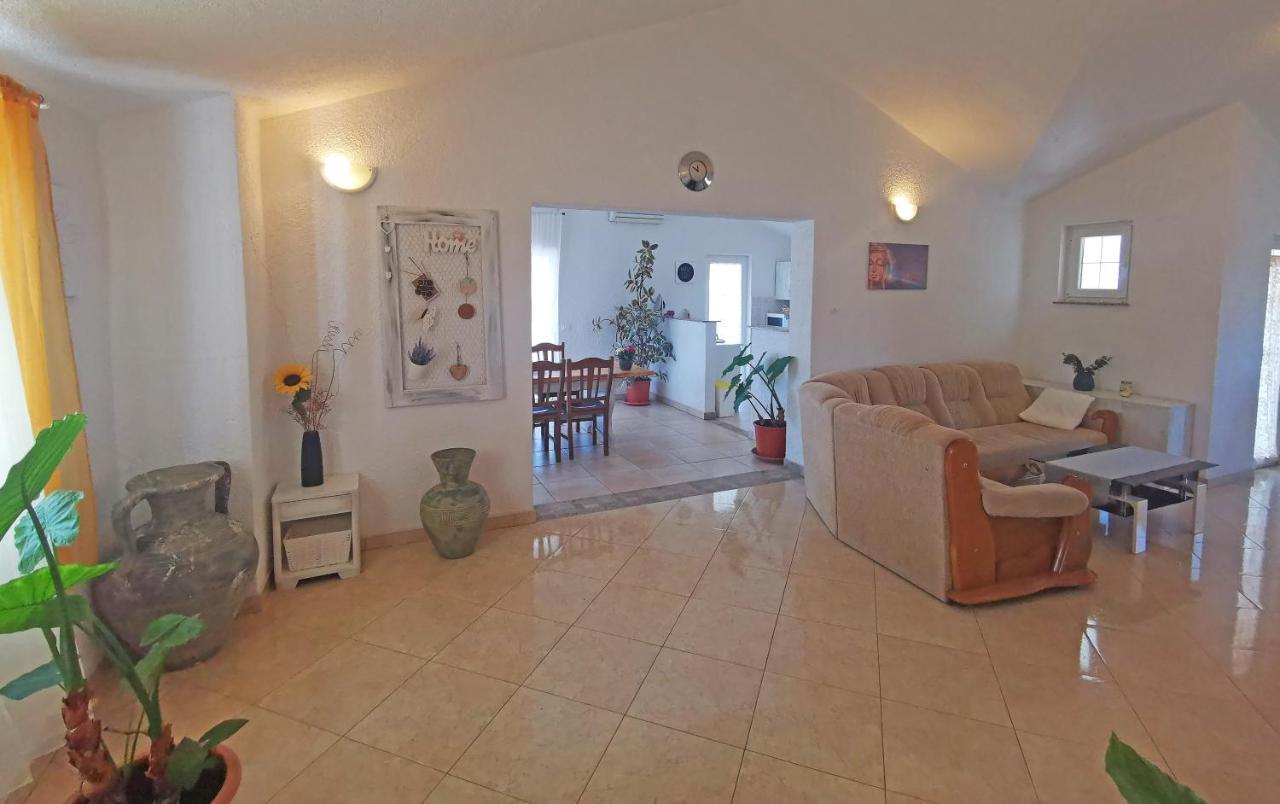 Apartman Luna Sveti Lovreč Pazenatički Zewnętrze zdjęcie