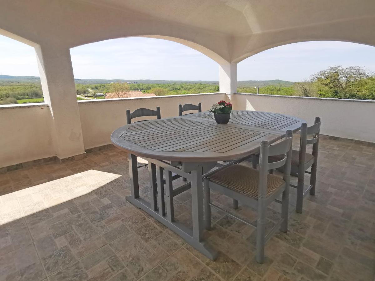 Apartman Luna Sveti Lovreč Pazenatički Zewnętrze zdjęcie