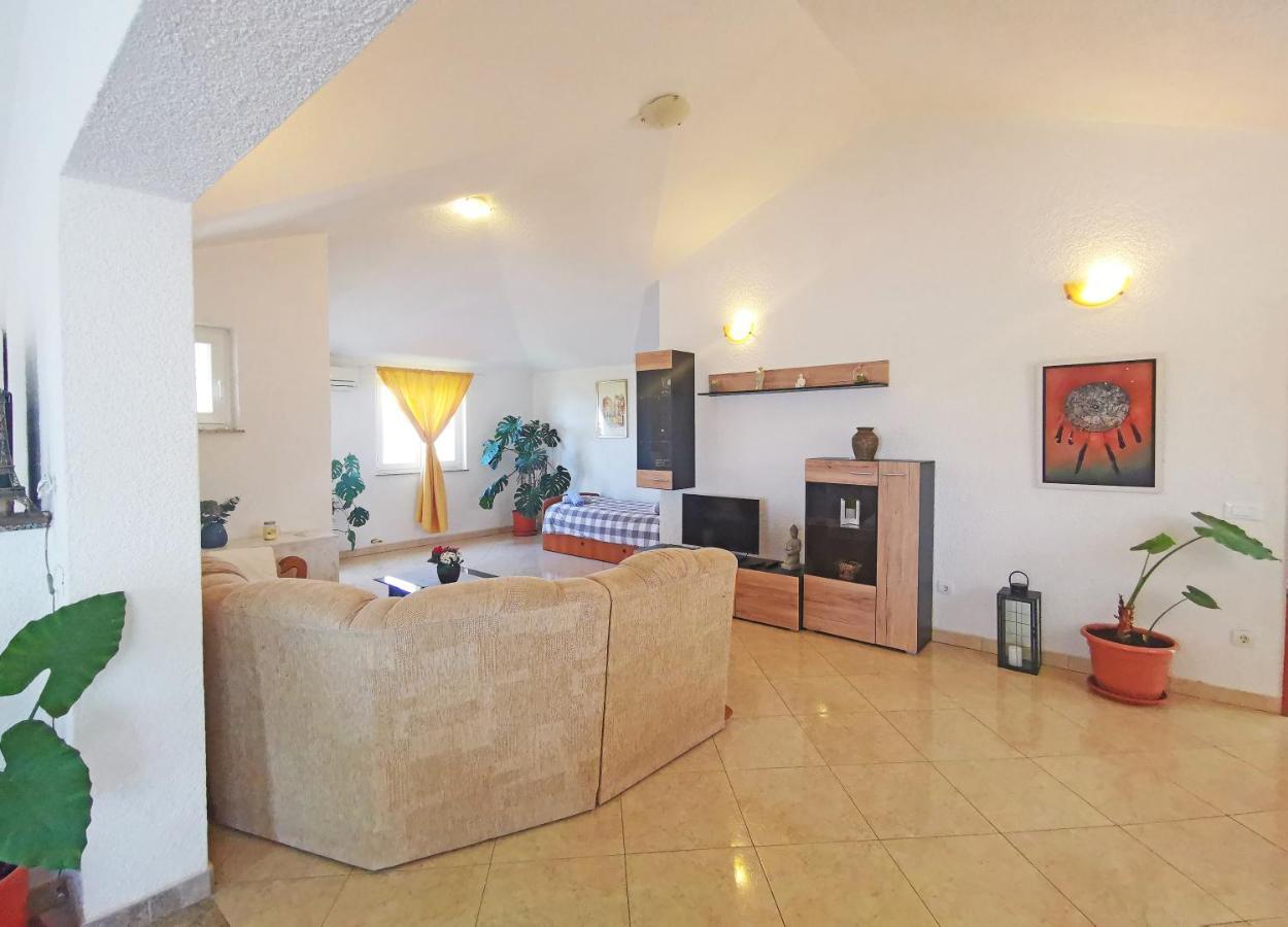Apartman Luna Sveti Lovreč Pazenatički Zewnętrze zdjęcie
